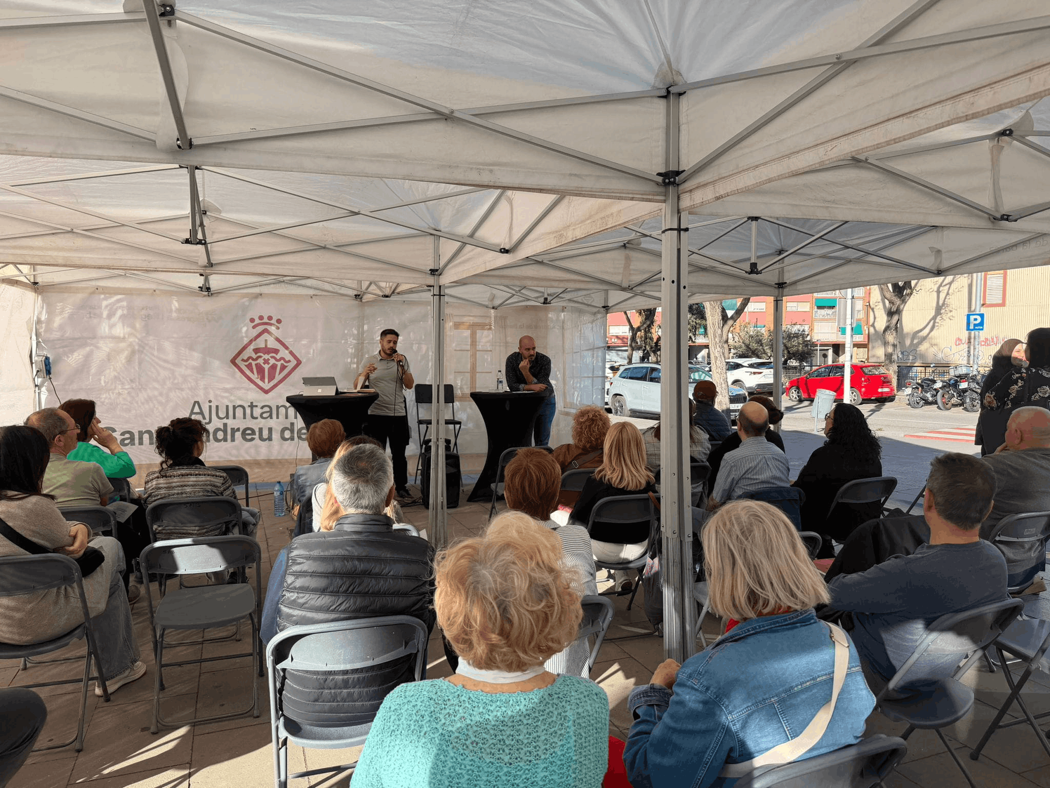 Veïns i veïnes del Barri Centre a l'assemblea