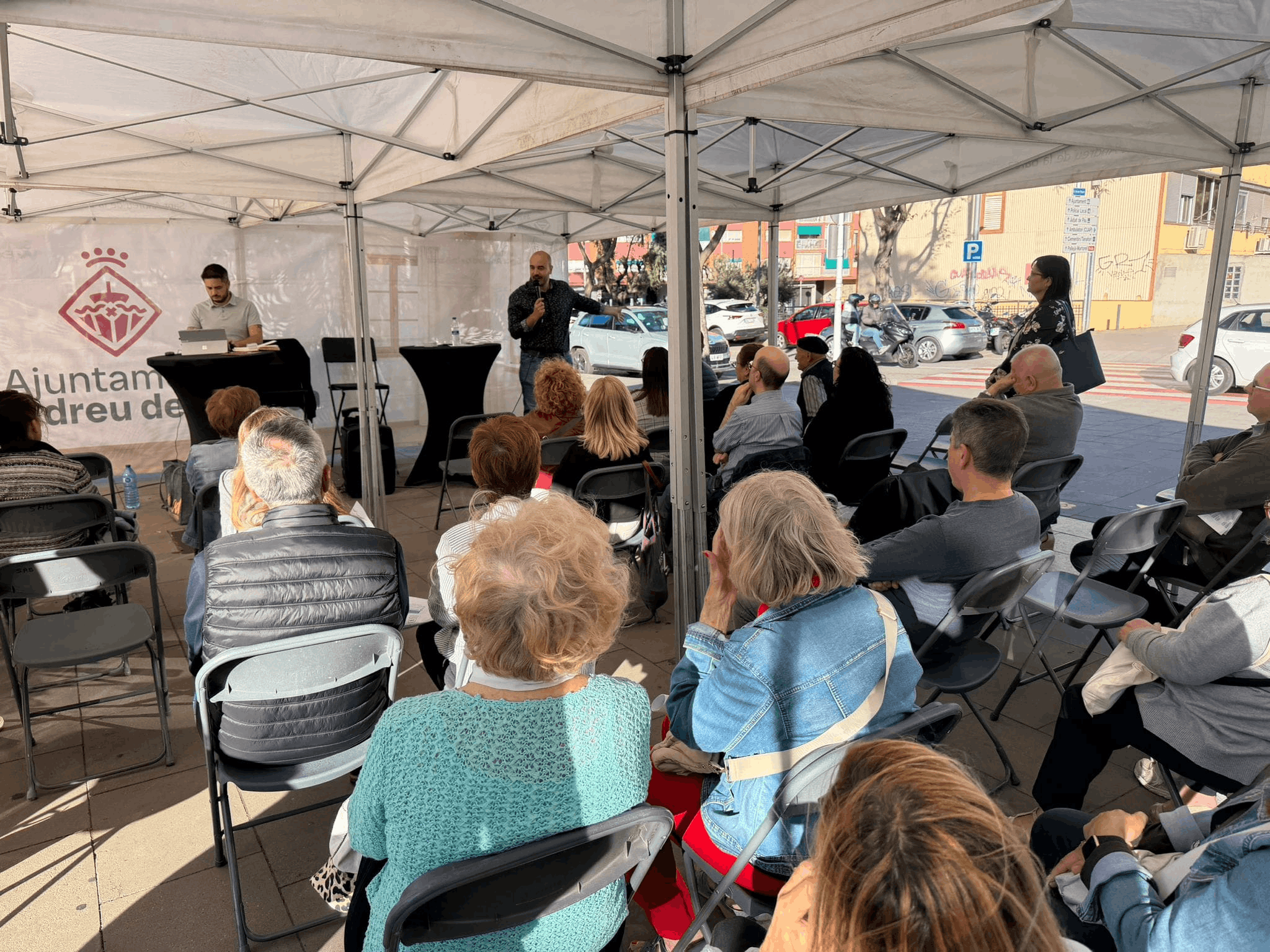 Participació ciutadana a l'assemblea del Barri Centre