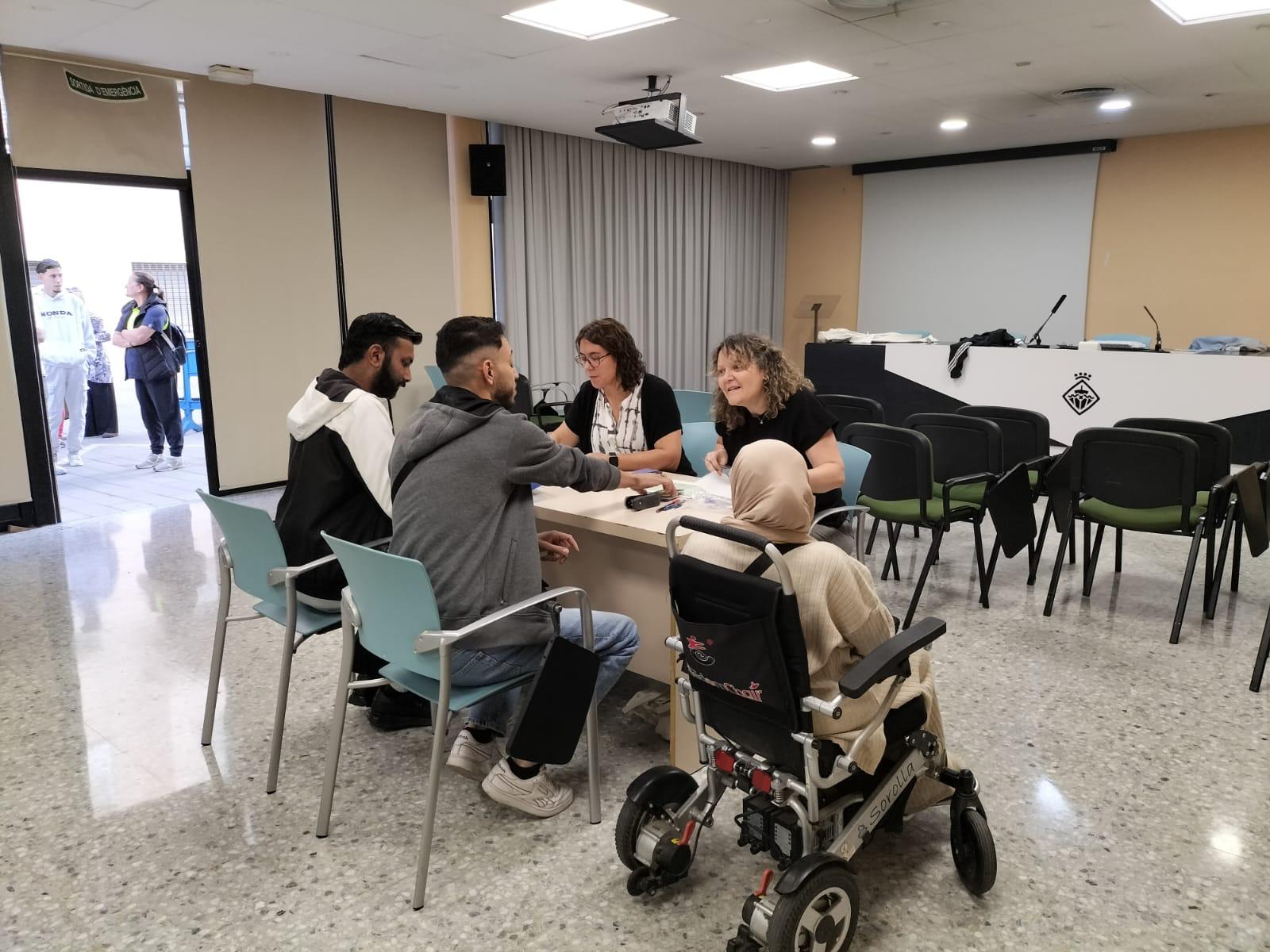 Atención a personas extranjeras en las oficinas de la Policía Nacional